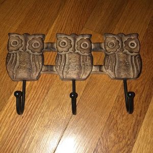 Wooden owl decor. Great for hanging keys!